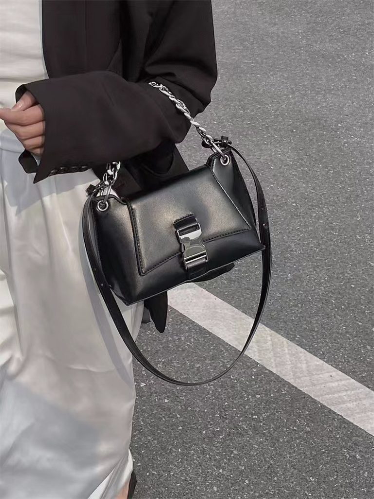 Women's 2025 Retro Metal Buckle Chain Tote Bag Small Niche Handbag Shoulder Crossbody Bag