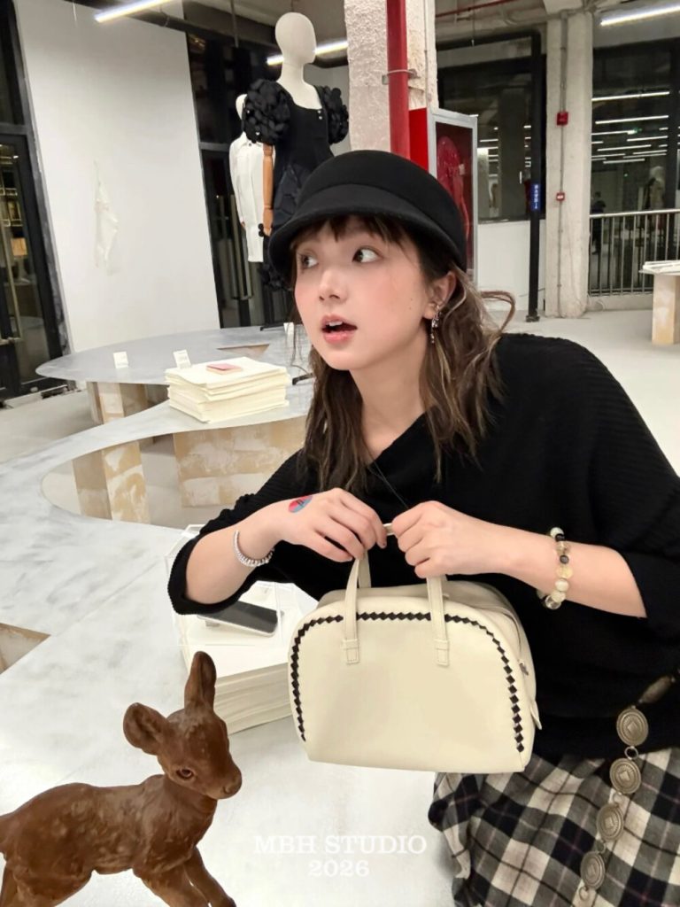 2026 Spring Genuine Leather Color Block Woven Boston Bag Minimalist Crossbody Handbag with Shoulder Strap